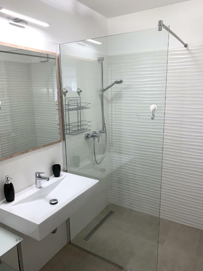 Exclusive Home - C. Apartman Печ Екстериор снимка