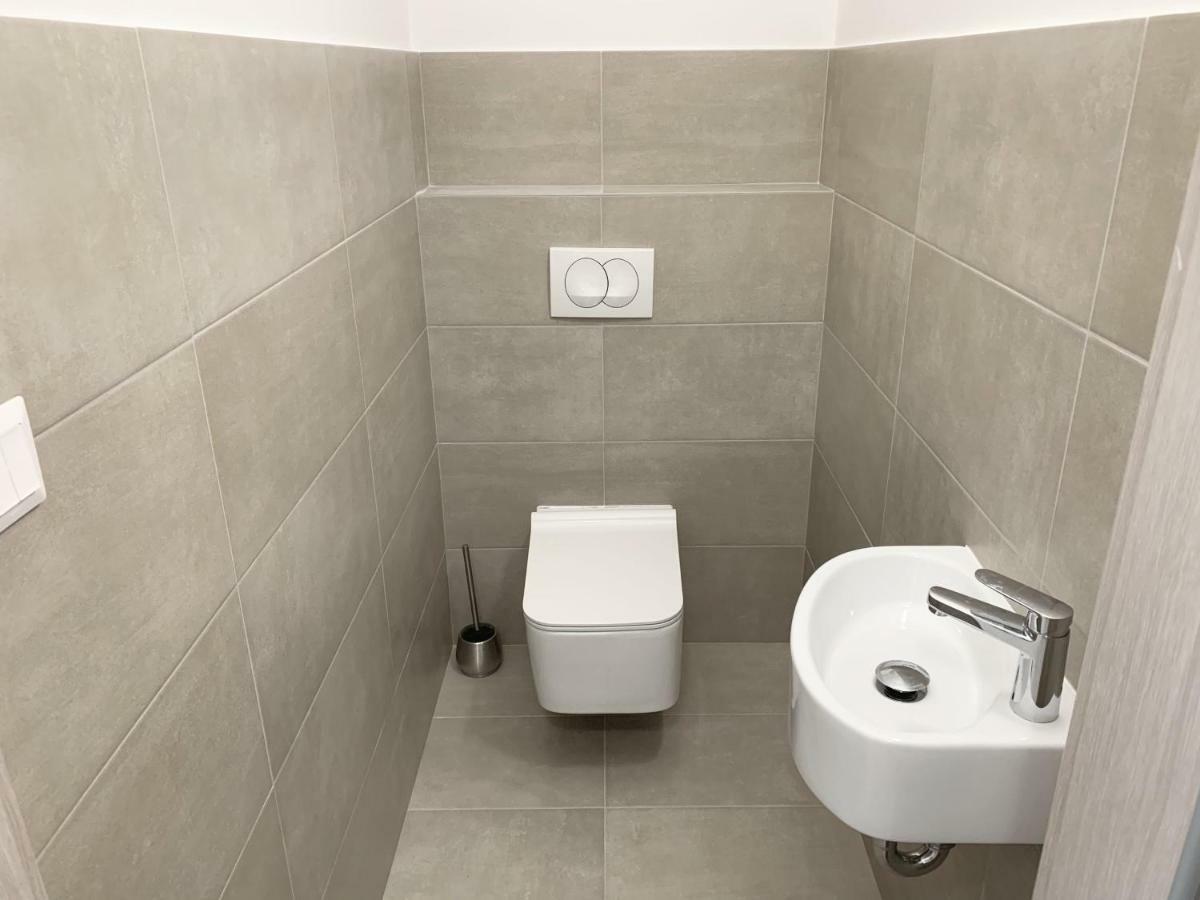 Exclusive Home - C. Apartman Печ Екстериор снимка